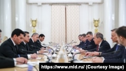 Переговоры между заместителями премьер-министра Туркменистана министром иностранных дел Рашидом Мередовым и председателем Высшей Счетной палаты Сердаром Бердымухаммедовым с министром иностранных дел России Сергеем Лавровым, Москва, 1 апреля 2021 г.