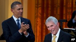 Барак Абама і Берт Бакарак. 2012 год.