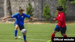 Дастаҳои занонаи футболи Тоҷикистон.