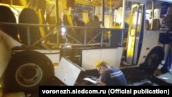 Ռուսաստան - Քննիչները և քրեագետներն աշխատում են դեպքի վայրում, Վորոնեժ, 12-ը օգոստոսի, 2021թ. 