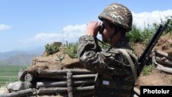 ՀՀ ԶՈՒ զինծառայողը Ադրբեջանի հետ սահմանին մարտական հերթապահության ժամանակ, արխիվ