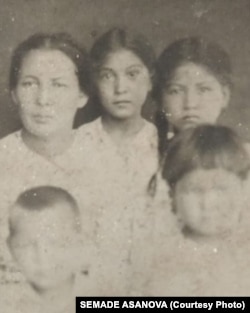 Asanovlarnıñ ailesi