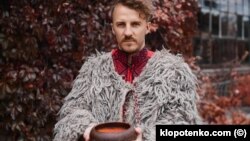 На питання, чи варто ставити пам’ятник борщу, Клопотенко відповів ствердно