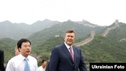 Віктор Янукович відвідує китайський мур