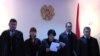 Армения – 5 судей Административного суда в почти пустом зале зачитывают решение по делу о тарифе на газ. Ереван, 26 июля 2010 г.  