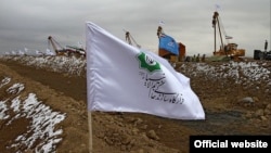 قرارگاه خاتم‌الانبیا، بازوی اقتصادی سپاه؛ در بسیاری از پروژه‌های عمرانی و زیربنایی ایران از جمله در حوزه‌های انرژی، راه‌سازی و سدسازی فعالیت دارد.