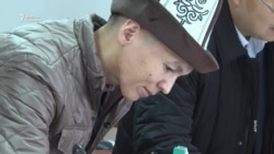 Бишкек соту: Жоомарт Карабаев суракка алынып, прокурор алмашты 