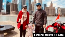 Айдана Өмүрбаева үй-бүлөсү менен.