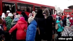 Казанда автобус тукталышы (архив фотосы)