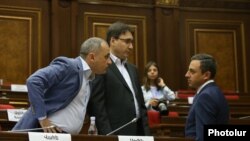 «Հայաստան» խմբակցության պատգամավորները, Արմեն Գևորգյանը` մեջտեղում