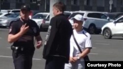 Фото с антивоенного пикета Муриханова