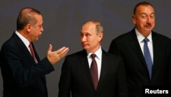 Recep Tayyip Erdoğan (solda),  Vladimir Putin və İlham Əliyev. 2016-cı il, oktyabr, İstanbul