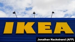 Магазин має площу понад п’ять тисяч квадратних метрів і нараховує близько п’яти тисяч найменувань товарів