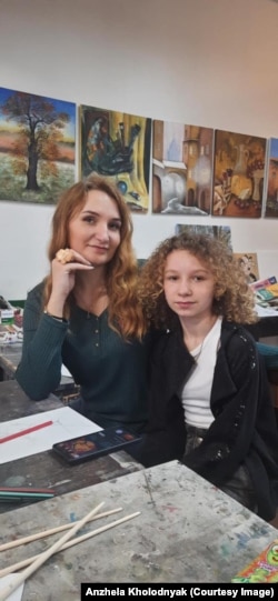 Анжела разом із донькою