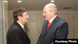 У сьнежні 2010 году дзяржаўныя тэлеканалы Беларусі паказалі сустрэчу Яраслава Раманчука з&nbsp;Лукашэнкам.