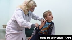 У міністерстві вкотре наголосили, що щеплення є єдиним надійним захистом від кору