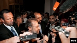 مشاور عالی دولت چین، پیغام دولت خود را درباره برنامه هسته ای ایران، تسلیم علی لاریجانی کرد.