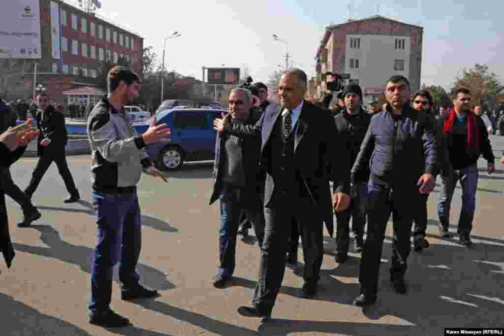 Armenia -- Opposition leader Raffi Hovhannisian holds meetings with supporters in regional towns, 26Feb2013