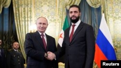 این اولین سفر احمد الشرع (راست)‌ به پایتخت روسیه پس از سرنگونی بشار اسد، متحد مسکو، در آذرماه پارسال است