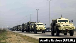 Ադրբեջանական բանակը զինտեխնիկա է փոխադրում զորավարժությունների համար, արխիվ