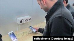 یک فروشگاه محصولات اپل در تهران