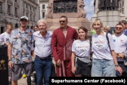 Річард Бренсон та Олександр Усик на презентації міжнародної кампанії на підтримку України та львівського центру Superhumans – Ukraine: Defending Freedom. Лондон, Велика Британія, 15 липня 2025 року