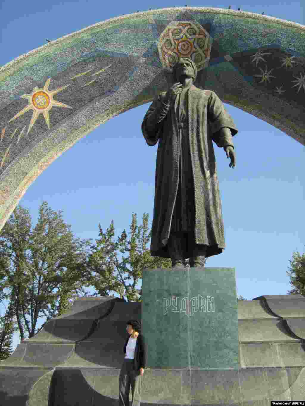 Пайкраи нави Рӯдакх дар шаҳри Душанбе - e