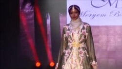 Londonda müsəlman qadınlar üçün moda nümayişi [Reuters]