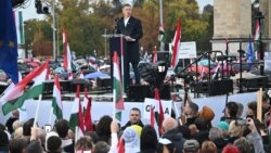 Акции сторонников и противников Орбана в Будапеште: как партии "Фидес" и "Тиса" готовятся к выборам