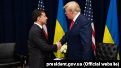 Президент України Володимир Зеленський (ліворуч) і президент США Дональд Трамп. Нью-Йорк, 25 вересня 2019 року