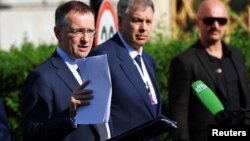 Владимир Мединский (крайний слева) после переговоров в Стамбуле, 2 июня 2025 года