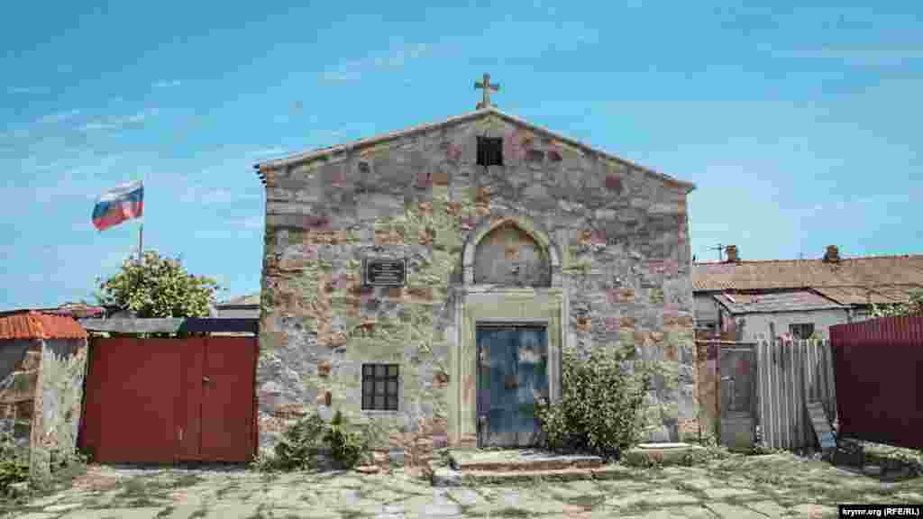 Kimer evlerge Rusiye bayraqları tiklengen