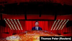 Си Цзиньпин Кытайдын Коммунисттик партиясынын 100 жылдык мааракесинде сүйлөп жатат. Бээжин, 28-июнь, 2021-жыл.  