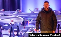 Президент України Володимир Зеленський на виставці українських безпілотників-ракет «Пекло» у День Збройних сил України. Київ, 6 грудня 2024 року