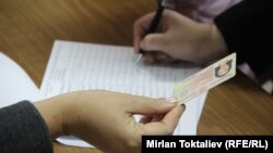 Парламенттик шайлоо. Бишкек. №70 мектеп.  25-ноябрь, 2012-жыл. 