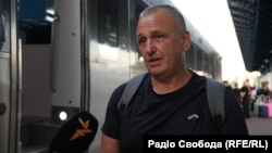 ولادیسلاو یسیپنکو در حال گفت‌وگو با بخش اوکراینی رادیو اروپای آزاد در کی‌یف. اول اوت امسال