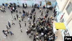 یاسر گلی فعال دانشجويی می گويد يک سری از نهادهای ديگر به احتمال زياد در صدور اين احکام علیه دانشجویان دست داشته اند و مقدمه ای برای برايجاد طرح ستاره دار شدن آنها است