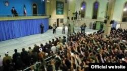 آیت‌الله علی خامنه‌ای می‌گوید که به مذاکره خوشبین نیست، اما این مذاکرات ضرری هم ندارد.