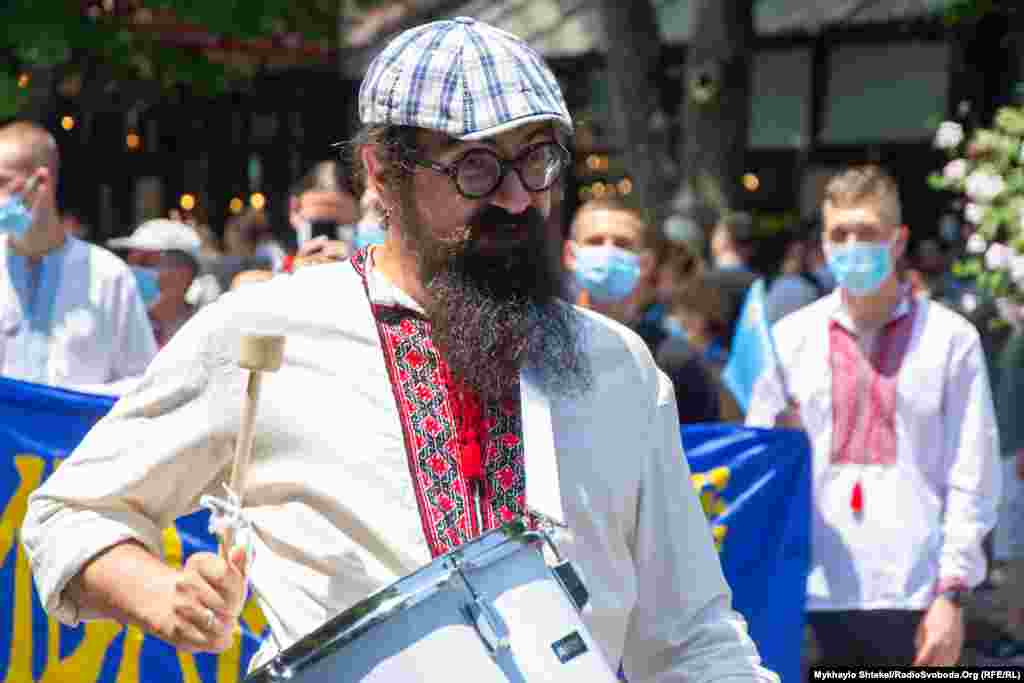 Барабанщик відбивав ритм всіх слоганів, які викрикували учасники маршу