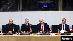 За даними журналістів, протягом наступних двох тижнів військові керівники мають намір узгодити деталі того, як очолювана Європою «коаліція охочих» допоможе забезпечити безпеку України