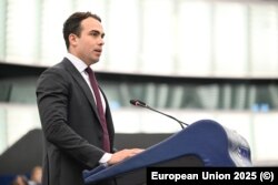 Французский депутат Пьер-Ромен Тионне на пленарном заседании Европарламента во время дебатов по Украине. Страсбург, Франция, 9 сентября 2025 года