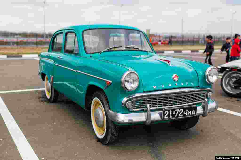 Тоьлла машен яра шен заманахь &quot;Москвич&quot;