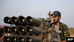 Kaddafä garşy müňlerçe söweşijiler Bani Walid şäherini gabadylar, 4-nji sentýabr.