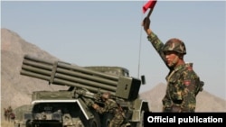 Аскерде болгон кылмыштар боюнча тиешелүү адамдар жазага тартылбаганына наарызылыктар айтылууда. 