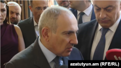 Վարչապետ Նիկոլ Փաշինյանն Ազգային ժողովում զրուցում է լրագրողների հետ, 18-ը հունիսի, 2025թ.