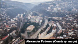 В Чиатура нет работы, и для того, чтобы содержать себя, целые семьи переезжают в большие города. Это простой инстинкт самосохранения