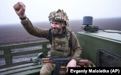 Український військовослужбовець 148-ї артилерійської бригади на передовій поблизу Великої Новосілки, Донеччина, 26 січня 2025 року