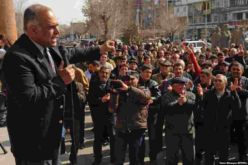 Armenia -- Opposition leader Raffi Hovhannisian holds meetings with supporters in regional towns, 26Feb2013