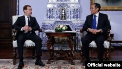 Премьер-министрлер Дмитрий Медведев менен Жоомарт Оторбаевдин жолугушуусу, 29.04.2014    