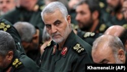 Кассем Сулеймани (в центре), Тегеран, 18 сентября, 2016